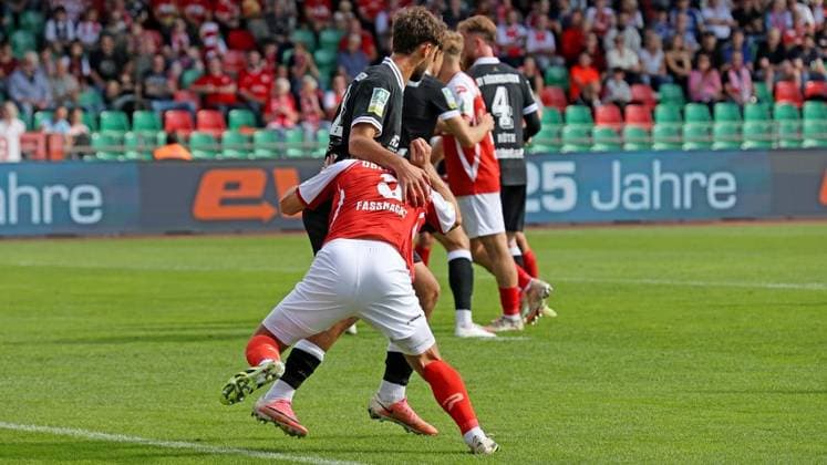 Regional League soccer match between Rot Weiß Oberhausen and SV Rödinghausen at the Niederrhein Stadium in Oberhausen ** FOR EDITORIAL PURPOSES ONLY ** EDITORIAL USE ONLY ** p Pierre Fassnacht, No. 3 of RWO, during the Regional League soccer match between Rot Weiß Oberhausen (red jerseys) and SV Rödinghausen (black jerseys) on Sunday, September 27, 2026, at the Niederrhein Stadium in Oberhausen. Photo by Frank Oppitz, FUNKE Photo Services. p Sports, Germany, North Rhine-Westphalia, Oberhausen. Copyright FrankxOppitz Copyright: FrankxOppitz doc87s8feyphv91dmrp2q1o ,EDITORIAL USE ONLY Copyright: FrankxOppitz