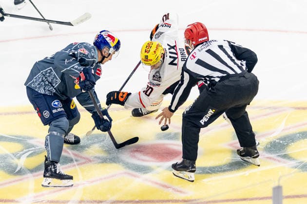 Faceoff between Dominik Kahun of EHC Red Bull Munich, No. 21, and Brandon Biro of Löwen Frankfurt, No. 10, GER; EHC Red Bull Munich vs. Löwen Frankfurt, ice hockey, DEL, 2026–2027 season, Matchday 4, September 27, 2026 Photo: HMB Media, Franz Feiner Copyright: HMBxMedia FranzxFeiner