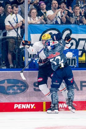 Face-off between Fabio Kose (Loewen Frankfurt, 20) and Patrick Hager (EHC Red Bull Munich, 52, GER), EHC Red Bull Munich vs. Loewen Frankfurt ice hockey, DEL, 2026–2027 season, Matchday 4, September 27, 2026 Photo: HMB Media, Heike Feiner Copyright: HMBxMedia HeikexFeiner