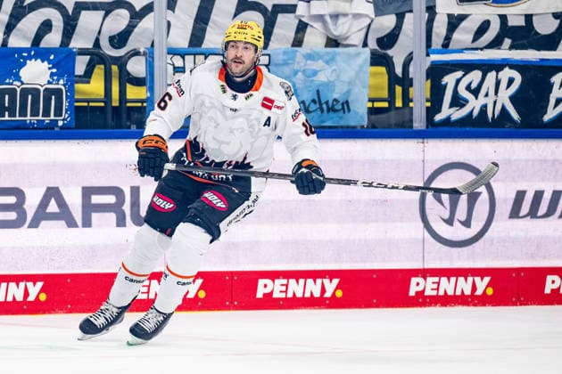 Konrad Abeltshauser, Löwen Frankfurt, 16 GER, EHC Red Bull Munich vs. Löwen Frankfurt, Ice Hockey, DEL, 2026–2027 Season, Matchday 4, September 27, 2026. Photo: HMB Media, Heike Feiner Copyright: HMBxMedia HeikexFeiner