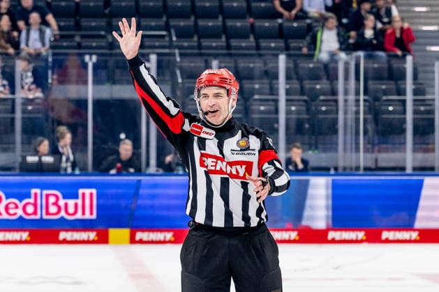 Head Referee Christopher Schadewaldt (GER), EHC Red Bull Munich vs. Löwen Frankfurt Ice Hockey, DEL, 2026–2027 Season, Matchday 4, September 27, 2026. Photo: HMB Media, Heike Feiner Copyright: HMBxMedia HeikexFeiner