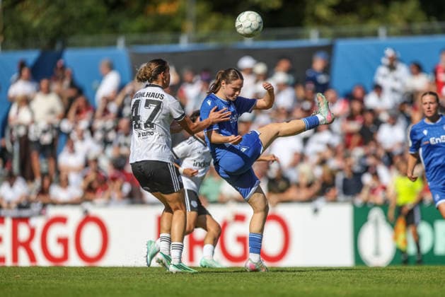 GER, Karlsruhe, Karlsruher SC vs. Eintracht Frankfurt, SC, DFB Women s Cup, Soccer, DFB, 2026–2027 Season, Badenia Stadium, 1st Round (pictured, from left): Larissa Mühlhaus, Eintracht Frankfurt Women s Team, 47, Ann Sophie Braun, Karlsruher SC Women’s Team, age 16. DFB and DFL regulations prohibit any use of photographs as image sequences and or quasi-video. September 27, 2026 Copyright: HMBxMedia HendrikxHamelau