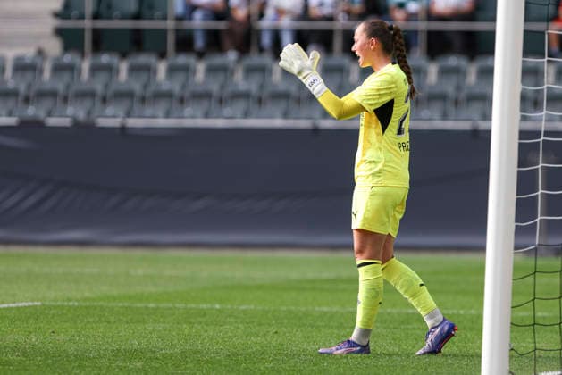 Borussia Mönchengladbach goalkeeper Luisa Palmen gestures during the DFB Women s Cup match between Borussia Mönchengladbach and FC Bayern Munich at ista Borussia Park on September 27, 2026, in Mönchengladbach, Germany. Photo by Oliver Kaelke, DeFodi Images. Goalkeeper Luisa Palmen of Borussia Mönchengladbach gestures during the DFB Women’s Cup match between Borussia Mönchengladbach and FC Bayern Munich at ista Borussia Park on September 27, 2026 in Mönchengladbach, Germany. Photo by Oliver Kaelke, DeFodi Images. DFB and DFL regulations prohibit any use of photographs as image sequences and or quasi-video. Photo by Oliver Kaelke, DeFodi Images.