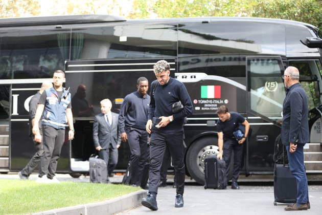 The Italian national football team arrive in Bursa BURSA, TURKIYE - SEPTEMBER 27: Members of the Italy national football team arrive at their hotel in Osmangazi district of Bursa, Turkiye, on September 27, 2026. The team arrived via Yenisehir Airport ahead of their UEFA Nations League League A match against Turkiye. Mustafa Bikec Anadolu Bursa Turkey. Editorial use only. Please get in touch for any other usage.  Copyright: x2026xAnadoluxMustafaxBikecx