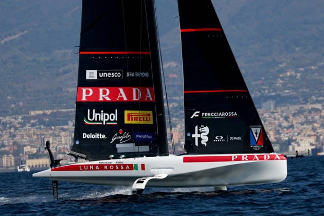 Team Luna Rossa during the preliminary regatta fleet races of the Louis Vuitton 38th America s Cup, Naples, Italy, September 27, 2026  Copyright: xAlessandroxGarofalox