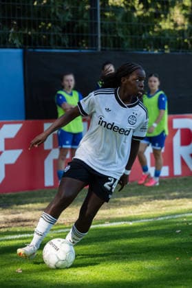 September 27, 2026, xjyhynx, Women s DFB Cup First Round, Karlsruher SC vs. Eintracht Frankfurt, from left: Vivienne Lia, 24, Eintracht Frankfurt dribbling past Karlsruhe