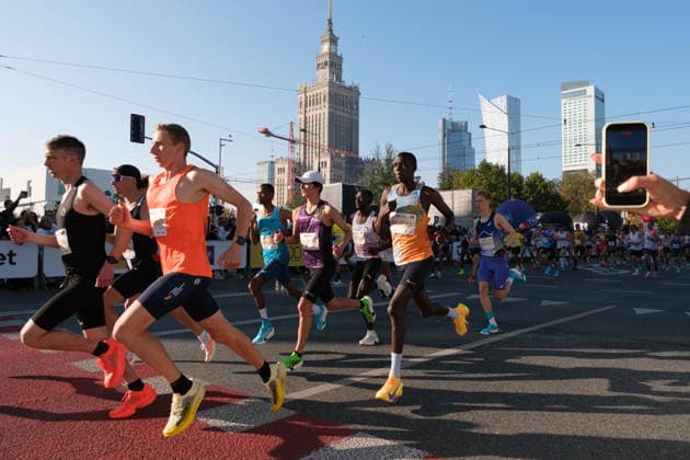 September 27, 2026, Warsaw, Masovian Voivodeship, Poland: Athletes run on Warsaw s streets during the start of the 48th Warsaw Marathon. The race has been awarded the World Athletics Elite Label for the first time in its history and is part of the European Marathon Classics (EMC) series of races. Warsaw Marathon 2026  - ZUMAk204 20260927_zip_k204_001 Copyright: xRomanxKozielx