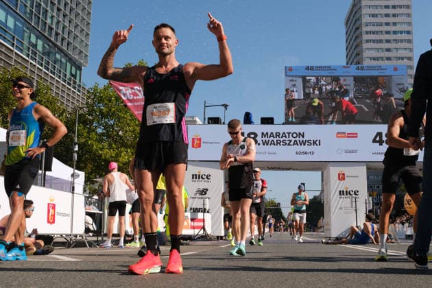 September 27, 2026, Warsaw, Masovian Voivodeship, Poland: A runner celebrates after crossing the finish line of the 48th Warsaw Marathon. The race has been awarded the World Athletics Elite Label for the first time in its history and is part of the European Marathon Classics (EMC) series of races. Warsaw Marathon 2026  - ZUMAk204 20260927_zip_k204_033 Copyright: xRomanxKozielx