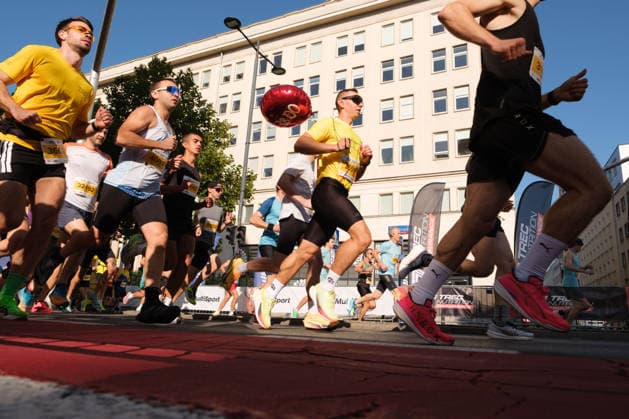 September 27, 2026, Warsaw, Masovian Voivodeship, Poland: Athletes run on Warsaw s streets during the Nice To Fit You Warsaw 10k Run as part of the 48th Warsaw Marathon. The race has been awarded the World Athletics Elite Label for the first time in its history and is part of the European Marathon Classics (EMC) series of races. Warsaw Poland - ZUMAk204 20260927_zip_k204_019 Copyright: xRomanxKozielx
