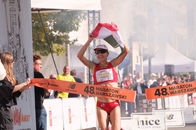 September 27, 2026, Warsaw, Masovian Voivodeship, Poland: LILI ANNA VINDICS-TOTH of Hungary crosses the finish line and places first in the women s classification during the 48th Warsaw Marathon. The race has been awarded the World Athletics Elite Label for the first time in its history and is part of the European Marathon Classics (EMC) series of races. Warsaw Marathon 2026  - ZUMAk204 20260927_zip_k204_047 Copyright: xRomanxKozielx