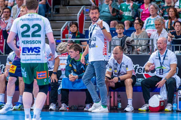 Ben Matschke, FRISCH AUF Göppingen, coach (left), TSV Hannover Burgdorf (blue) vs. FRISCH AUF Göppingen (green) on Matchday 6 of the 2026–2027 season in the Opel Handball Bundesliga, September 27, 2026, ZAG Arena Hannover, GER, Copyright: xJanxGuentherx xTSVxHannover-Burgdorfx