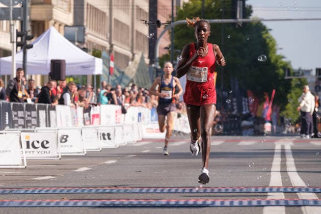September 27, 2026, Warsaw, Masovian Voivodeship, Poland: VIVIAN JEROTICH KOSGEI of Kenya crosses the finish line and places third in the women s classification during the 48th Warsaw Marathon. The race has been awarded the World Athletics Elite Label for the first time in its history and is part of the European Marathon Classics (EMC) series of races. Warsaw Marathon 2026  - ZUMAk204 20260927_zip_k204_051 Copyright: xRomanxKozielx