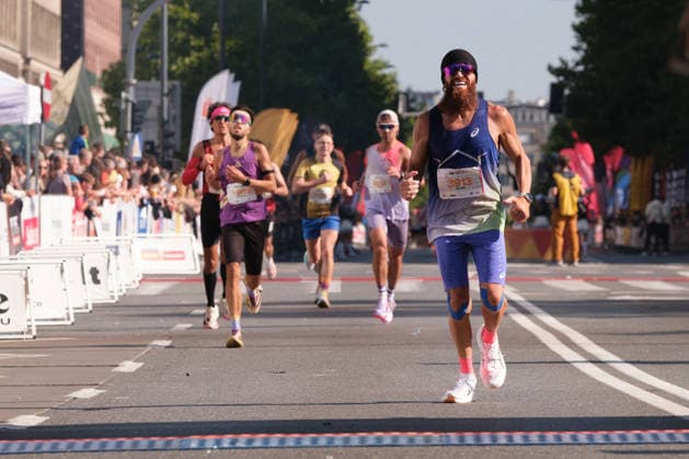 September 27, 2026, Warsaw, Masovian Voivodeship, Poland: Runners approach the finish line of the 48th Warsaw Marathon. The race has been awarded the World Athletics Elite Label for the first time in its history and is part of the European Marathon Classics (EMC) series of races. Warsaw Marathon 2026  - ZUMAk204 20260927_zip_k204_056 Copyright: xRomanxKozielx