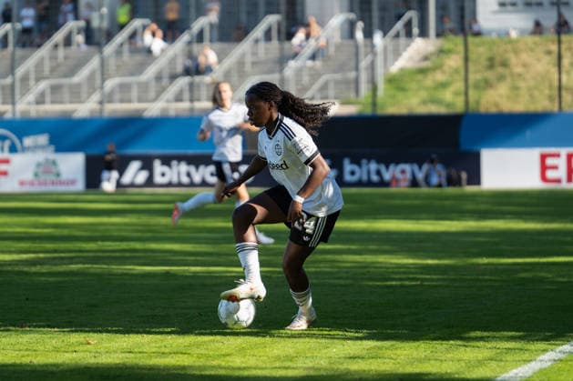 September 27, 2026, xjyhynx, Women s DFB Cup First Round, Karlsruher SC vs. Eintracht Frankfurt, from left: Vivienne Lia, 24, Eintracht Frankfurt dribbling past Karlsruhe