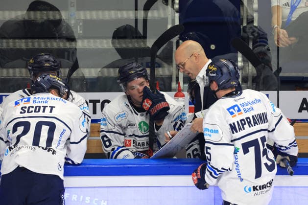 September 27, 2026, GER, DEU, Germany, Coach STEFAN NYMAN, Iserlohn Roosters, Iserlohn, Players Bench, nordphoto GmbH, Engler, Berlin, Uber Arena, Berlin, Germany Copyright: xNordphotox xEnglerx