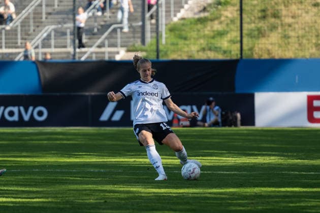 September 27, 2026, xjyhynx, Women s DFB Cup First Round, Karlsruher SC vs. Eintracht Frankfurt, from left: Jamilla Rankin 15, Eintracht Frankfurt vs. Karlsruhe