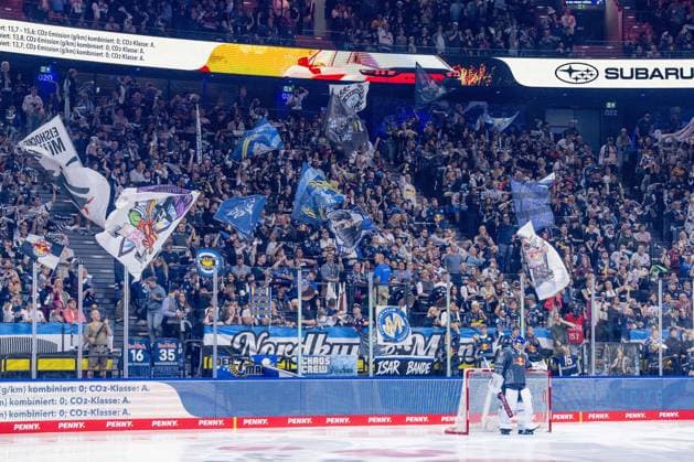Munich fans in the North Stand behind goalkeeper Antoine Bibeau, EHC Red Bull Munich, 30, celebrate the goal that made it 1–0 GER, EHC Red Bull Munich vs. Löwen Frankfurt ice hockey, DEL, 2026–2027 season, Matchday 4, September 27, 2026. Photo: HMB Media, Heike Feiner Copyright: HMBxMedia HeikexFeiner