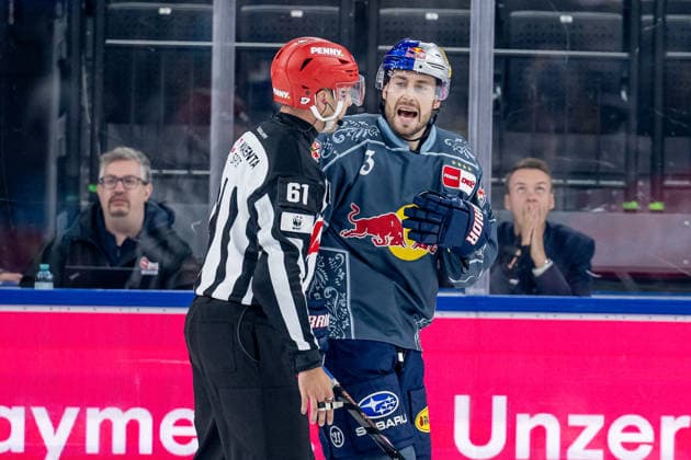Lukas Klok of EHC Red Bull Munich, No. 3, complains to linesman Markus Merk about a penalty he considers unfair. GER, EHC Red Bull Munich vs. Löwen Frankfurt Ice Hockey, DEL, 2026–2027 Season, Matchday 4, September 27, 2026. Photo: HMB Media, Heike Feiner Copyright: HMBxMedia HeikexFeiner