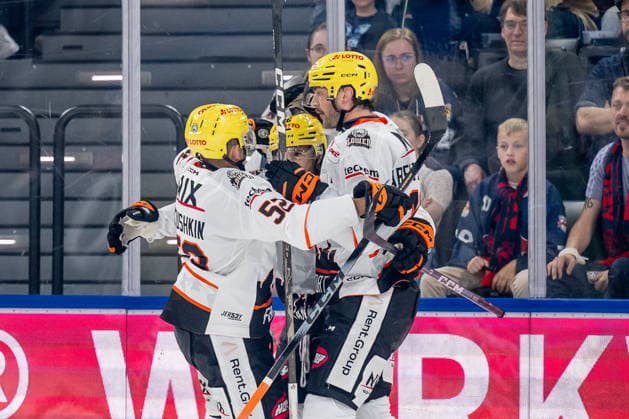 Maksim Matushkin (Loewen Frankfurt, 52) and Konrad Abeltshauser (Loewen Frankfurt, 16) celebrate with Cameron Brace (Loewen Frankfurt, 86) after his goal to make it 1–2 GER, EHC Red Bull Munich vs. Loewen Frankfurt, ice hockey, DEL, 2026–2027 season, Matchday 4, September 27, 2026. Photo: HMB Media, Heike Feiner Copyright: HMBxMedia HeikexFeiner