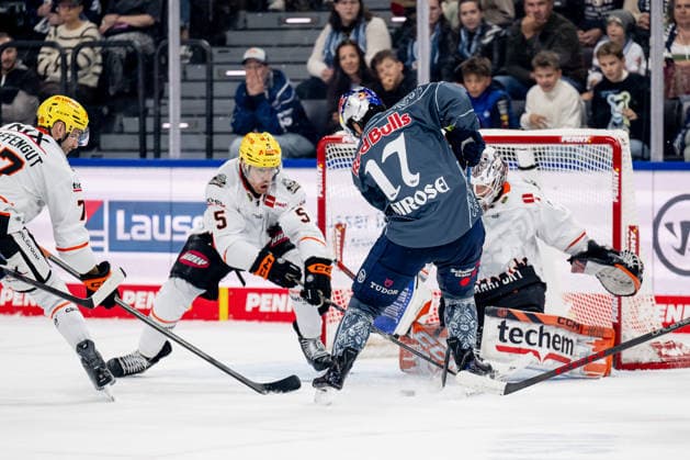 Taro Hirose of EHC Red Bull Munich, 17, is stopped here by Björn Krupp of Löwen Frankfurt, 05, and goalie Nico Pertuch of Löwen Frankfurt, 01 (GER), EHC Red Bull Munich vs. Löwen Frankfurt Ice Hockey, DEL, 2026–2027 Season, Matchday 4, September 27, 2026 Photo: HMB Media, Heike Feiner Copyright: HMBxMedia HeikexFeiner