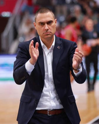 Head Coach Marko Stankovic of Bonn claps, Bonn, Germany, September 27, 2026, Basketball Bundesliga, Matchday 3, Telekom Baskets Bonn vs. Syntainics MBC