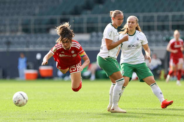 Sarah Zadrazil of FC Bayern Munich and Yvonne Zielinski of Borussia Mönchengladbach battle for the ball during the DFB Women s Cup match between Borussia Mönchengladbach and FC Bayern Munich at Borussia Park on September 27, 2026, in Mönchengladbach, Germany. Photo by Oliver Kaelke, DeFodi Images. Sarah Zadrazil of FC Bayern Munich and Yvonne Zielinski of Borussia Mönchengladbach battle for the ball during the DFB Women’s Cup match between Borussia Mönchengladbach and FC Bayern Munich at ista Borussia Park on September 27, 2026 in Mönchengladbach, Germany. Photo by Oliver Kaelke, DeFodi Images. DFB and DFL regulations prohibit any use of photographs as image sequences and or quasi-video. Photo by Oliver Kaelke, DeFodi Images.