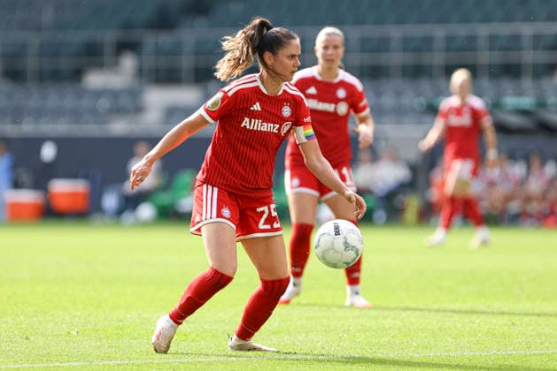 Sarah Zadrazil of FC Bayern Munich in action, on the ball, making a solo play during the DFB Women s Cup match between Borussia Mönchengladbach and FC Bayern Munich at ista Borussia Park on September 27, 2026, in Mönchengladbach, Germany Photo by Oliver Kaelke DeFodi Images Sarah Zadrazil of FC Bayern Munich controls the ball during the DFB Women’s Cup match between Borussia Mönchengladbach and FC Bayern Munich at ista Borussia Park on September 27, 2026 in Mönchengladbach, Germany. Photo by Oliver Kaelke, DeFodi Images. DFB and DFL regulations prohibit any use of photographs as image sequences and or quasi-video. Photo by Oliver Kaelke, DeFodi Images.
