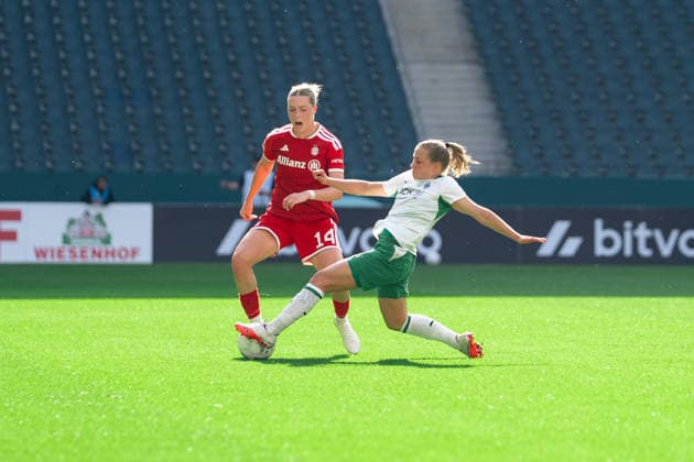 Alara Sehitler of FC Bayern München during the DFB Pokal game between Borussia Mönchengladbach and FC Bayern München at ista-Borussia-Park in Mönchengladbach, Germany Copyright: xLeoniexKiehlx xSPPx Sportspressphoto_SPR241104
