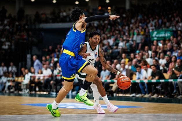 Eli Brooks of the Gladiators Trier goes head-to-head with Terrence Edwards of Science City Jena; Action: Vet Concept Gladiators Trier vs. Science City Jena, Basketball, easyCredit BBL, Matchday 2, 2026–2027 Season, September 27, 2026, Vet Concept Gladiators Trier vs. Science City Jena, Basketball, easyCredit BBL, Matchday 2, 2026–2027 Season, September 27, 2026 Copyright: xEibnerxPressefotox EP_ANS