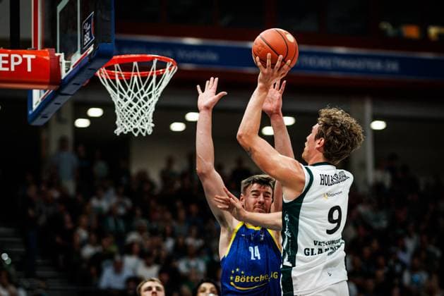 Marco Hollersbacher of the Gladiators Trier goes head-to-head with Tanner Stuckman of Science City Jena; Action: Vet Concept Gladiators Trier vs. Science City Jena, Basketball, easyCredit BBL, Matchday 2, 2026–2027 Season, September 27, 2026, Vet Concept Gladiators Trier vs. Science City Jena, basketball, easyCredit BBL, Matchday 2, 2026–2027 season, September 27, 2026 Copyright: xEibnerxPressefotox EP_ANS