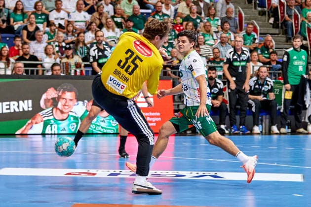 Rutger Ten Velde of FRISCH AUF Göppingen 5 shoots on goal against Joel Birlehm of TSV Hannover Burgdorf DIE RECKEN 35. TSV Hannover Burgdorf vs. FRISCH AUF Göppingen, Handball Bundesliga, HBL, 2026–2027 season, September 27, 2026 Press photo by Jan Frederic Helbig TSV Hannover Burgdorf vs. FRISCH AUF Goeppingen, Handball Bundesliga, HBL, ZAG Arena, Opel Handball Bundesliga, 2026–2027 season, September 27, 2026, Hannover Copyright: xEibner-Pressefoto Jan-FredericxHx EP_JHG