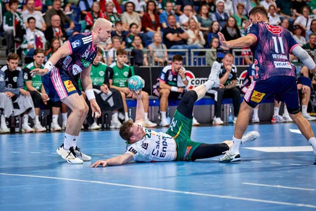 Erik Persson, FRISCH AUF Göppingen 22, on the floor; TSV Hannover Burgdorf vs. FRISCH AUF Göppingen, Handball Bundesliga, HBL, 2026–2027 season, September 27, 2026, press photo by Jan Frederic Helbig, TSV Hannover Burgdorf vs. FRISCH AUF Goeppingen, Handball Bundesliga, HBL, ZAG Arena, Opel Handball Bundesliga, 2026–2027 season, September 27, 2026, Hannover Copyright: xEibner-Pressefoto Jan-FredericxHx EP_JHG
