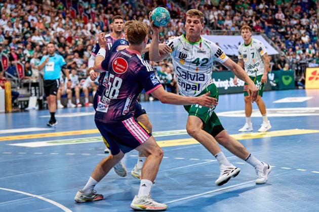 Martin Hanne FRISCH AUF Goeppingen 42 Daniel Weber TSV Hannover Burgdorf DIE RECKEN 58 TSV Hannover Burgdorf vs. FRISCH AUF Goeppingen, Handball Bundesliga, HBL, 2026–2027 Season, September 27, 2026 Press photo by Jan Frederic Helbig TSV Hannover Burgdorf vs. FRISCH AUF Goeppingen, Handball Bundesliga, HBL, ZAG Arena, Opel Handball Bundesliga, 2026–2027 season, September 27, 2026, Hannover Copyright: xEibner-Pressefoto Jan-FredericxHx EP_JHG