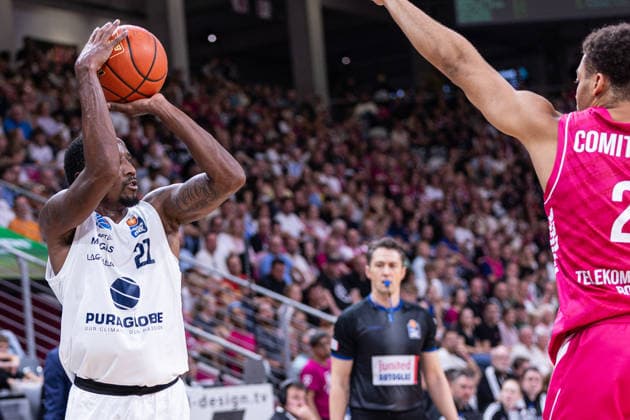easyCredit Basketball Bundesliga, Telekom Baskets Bonn vs. Syntainics MBC, September 27, 2026 Kris Clyburn (SYNTAINICS MBC) 21 vs. Alijah Comithier (Telekom Baskets Bonn) 2 easyCredit Basketball Bundesliga, Telekom Baskets Bonn vs. Syntainics MBC, September 27, 2026, Telekom Dome Bonn Copyright: xBEAUTIFULxSPORTS Derixx