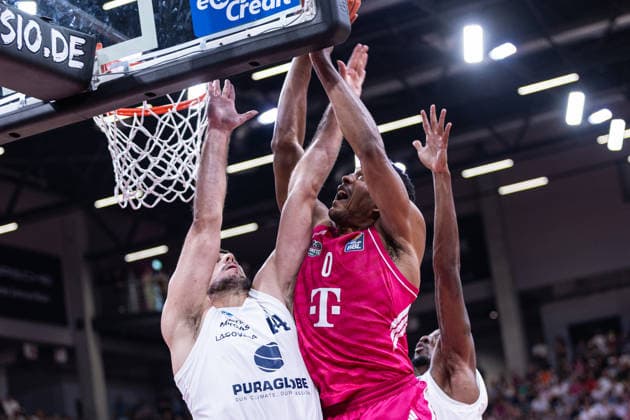easyCredit Basketball Bundesliga, Telekom Baskets Bonn vs. Syntainics MBC, September 27, 2026 Marcus Foster (Telekom Baskets Bonn) 0 vs. Jure Planinic (SYNTAINICS MBC) 44 easyCredit Basketball Bundesliga, Telekom Baskets Bonn vs. Syntainics MBC, September 27, 2026, Telekom Dome Bonn Copyright: xBEAUTIFULxSPORTS Derixx