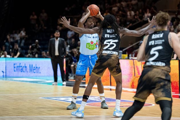 Jonathan Stove 22, Rostock Seawolves vs. Tajh Green 55, Basketball: Löwen Braunschweig (GER), Basketball: Löwen Braunschweig vs. Rostock Seawolves, Basketball, easyCredit BBL, Week 3, 2026–27 Season, September 27, 2026 GER, Basketball Löwen Braunschweig vs. Rostock Seawolves, Basketball, easyCredit BBL, Week 3, 2026–27 season, September 27, 2026 Braunschweig Copyright: xEibner-Pressefoto DanielxREINELTx EP_DRT
