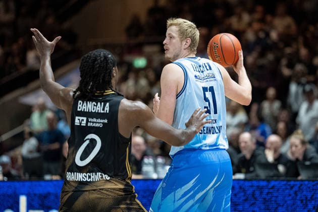 Bent Leuchten No. 51 Rostock Seawolves vs. Zaba Bangala No. 0 Basketball Löwen Braunschweig GER, Basketball Löwen Braunschweig vs. Rostock Seawolves, Basketball, easyCredit BBL, Week 3, 2026–27 Season, September 27, 2026 GER, Basketball: Loewen Braunschweig vs. Rostock Seawolves, Basketball, easyCredit BBL, Week 3, 2026–27 season, September 27, 2026 Braunschweig Copyright: xEibner-Pressefoto DanielxREINELTx EP_DRT