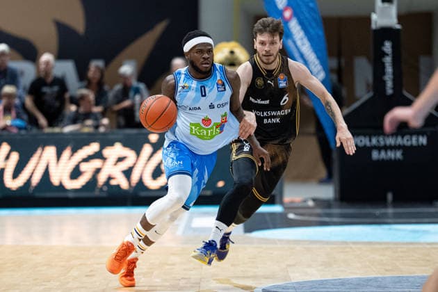 TJ Crockett Jr., No. 0, Rostock Seawolves vs. Ferdinand Zylka, No. 6, Basketball Loewen Braunschweig (GER), Basketball Loewen Braunschweig vs. Rostock Seawolves, Basketball, easyCredit BBL, Week 3, 2026–27 Season, September 27, 2026, GER, Basketball: Braunschweig Lions vs. Rostock Seawolves, Basketball, easyCredit BBL, Week 3, 2026–27 season, September 27, 2026, Braunschweig Copyright: xEibner-Pressefoto DanielxREINELTx EP_DRT