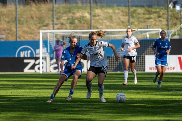 September 27, 2026, xjyhynx, Women s DFB Cup First Round, Karlsruher SC vs. Eintracht Frankfurt, from left: Mia Rodach (17), Karlsruher SC in a duel with Jamilla Rankin (15), Eintracht Frankfurt, Karlsruhe
