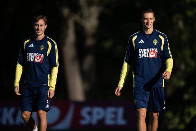 September 27, 2026: Hampus Skoglund and John Mellberg of the Swedish men’s national soccer team at a training session on September 27, 2026 in Stockholm. Photo by Emma Wallskog. BILDBYRAN code EW EW0711 soccer football fotball Nations League UEFA Nations League training practice Sweden Sweden Sweden A BBENG  Copyright: EMMAxWALLSKOG BB260927EW023