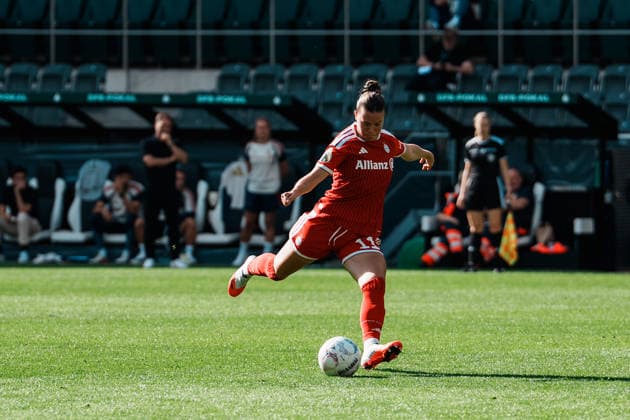 Germany, Soccer: 2026–2027 DFB Women s Cup, Round 1: Borussia Mönchengladbach vs. FC Bayern Munich at Borussia Park—Long-range shot, shot, Sarah Mattner Trembleau (Bayern Munich), 11, chance, shot on goal Copyright: xThiemoxRudolphx
