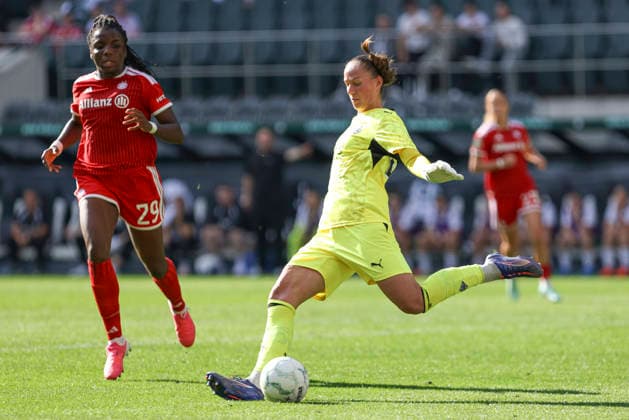 Goalkeeper Luisa Palmen of Borussia Mönchengladbach in action, on the ball, making a solo play during the DFB Women s Cup match between Borussia Mönchengladbach and FC Bayern Munich at ista Borussia Park on September 27, 2026, in Mönchengladbach, Germany. Photo by Oliver Kaelke, DeFodi Images. Goalkeeper Luisa Palmen of Borussia Mönchengladbach controls the ball during the DFB Women’s Cup match between Borussia Mönchengladbach and FC Bayern Munich at ista Borussia Park on September 27, 2026 in Mönchengladbach, Germany Photo by Oliver Kaelke DeFodi Images DFB and DFL regulations prohibit any use of photographs as image sequences and or quasi-video Photo by Oliver Kaelke DeFodi Images