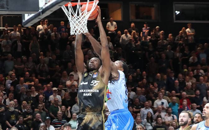 Tajh Green Dunking, Braunschweig Lions Basketball, Men s, 2026–2027 Season, easyCredit Basketball Bundesliga, Braunschweig Lions vs. Rostock Seawolves