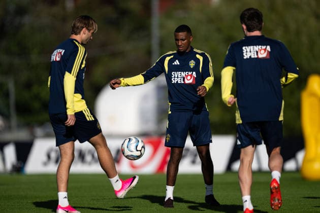 September 27, 2026: Benjamin Nygren and Paulos Abraham of the Swedish men’s national soccer team at a training session on September 27, 2026 in Stockholm. Photo by Emma Wallskog, BILDBYRAN, code EW EW0711: soccer, football, Fotball, Nations League, UEFA Nations League, training, Sweden, Sweden A, bbeng Copyright: EMMAxWALLSKOG BB260927EW042
