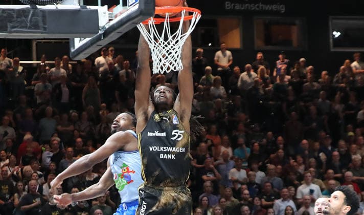 Tajh Green Dunking, Braunschweig Lions Basketball, Men s, 2026–2027 Season, easyCredit Basketball Bundesliga, Braunschweig Lions vs. Rostock Seawolves