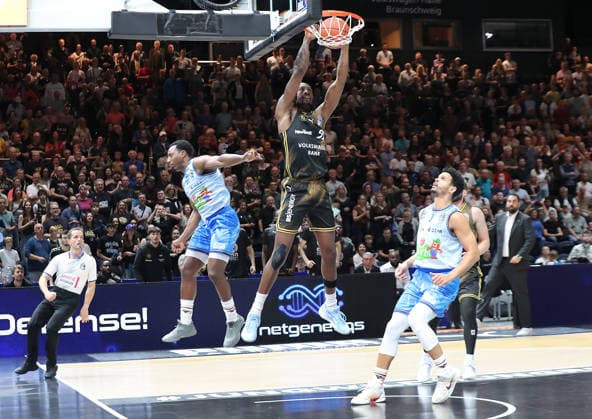 Tajh Green Dunking, Braunschweig Lions Basketball, Men s, 2026–2027 Season, easyCredit Basketball Bundesliga, Braunschweig Lions vs. Rostock Seawolves