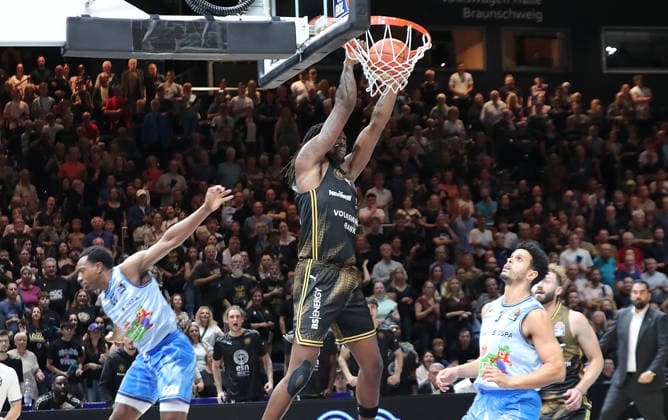 Tajh Green Dunking, Braunschweig Lions Basketball, Men s, 2026–2027 Season, easyCredit Basketball Bundesliga, Braunschweig Lions vs. Rostock Seawolves