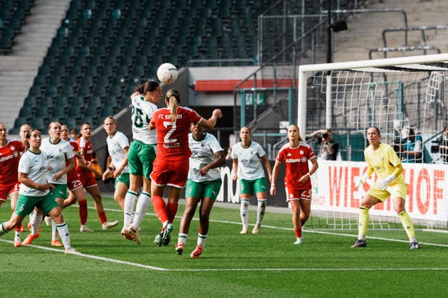 Germany, Soccer: 2026–2027 DFB Women s Cup, First Round: Borussia Mönchengladbach vs. FC Bayern Munich – ista: Borussia Park corner, header, duel, penalty area, Maresa Arici (Borussia Mönchengladbach), 26, Vanessa Gilles (Bayern Munich), 2 Copyright: xThiemoxRudolphx