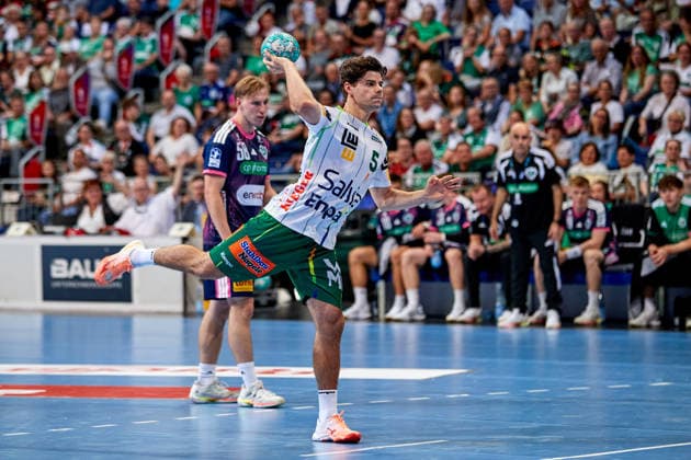 7 meters for Rutger Ten Velde, FRISCH AUF Göppingen 5; TSV Hannover Burgdorf vs. FRISCH AUF Göppingen, Handball Bundesliga, HBL, 2026–2027 season, September 27, 2026 Press photo by Jan Frederic Helbig TSV Hannover Burgdorf vs. FRISCH AUF Göppingen, Handball Bundesliga, HBL, ZAG Arena, Opel Handball Bundesliga, 2026–2027 season, September 27, 2026, Hannover Copyright: xEibner-Pressefoto Jan-FredericxHx EP_JHG