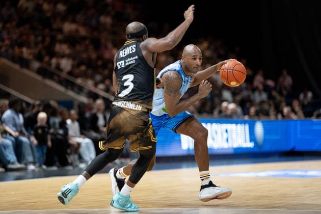 DeAndre Lansdowne 9 Rostock Seawolves vs. DeJour Reaves 3 Loewen Braunschweig GER, Loewen Braunschweig vs. Rostock Seawolves, Basketball, easyCredit BBL, Week 3, 2026–27 season, September 27, 2026 GER, Basketball Löwen Braunschweig vs. Rostock Seawolves, Basketball, easyCredit BBL, Week 3, 2026–27 season, September 27, 2026 Braunschweig Copyright: xEibner-Pressefoto DanielxREINELTx EP_DRT